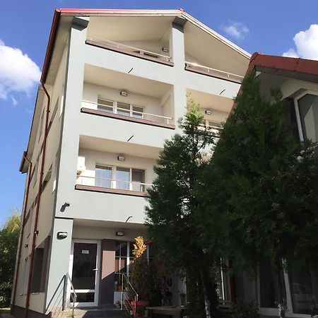 Fast Airport Accomodation Otopeni Dış mekan fotoğraf