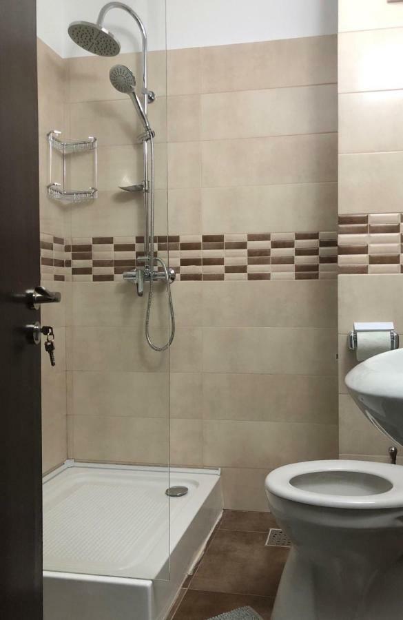 Fast Airport Accomodation Otopeni Dış mekan fotoğraf